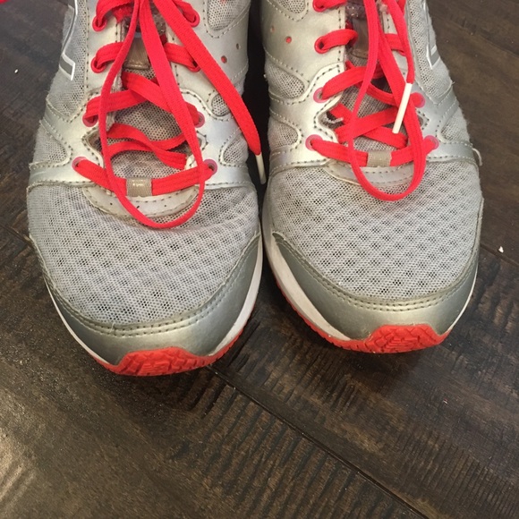 Women's New Balance Shoes - Picture 7 of 9